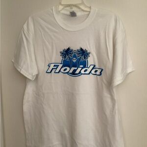 229. Gildan White Tee with Blue Palm Graphic NWOT Large